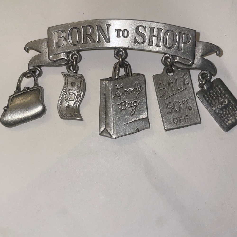 BROOCH IN PERFECT CONDITION SUCH A CUTE ITEM FOR THOSE TO LOVE TO SHOP